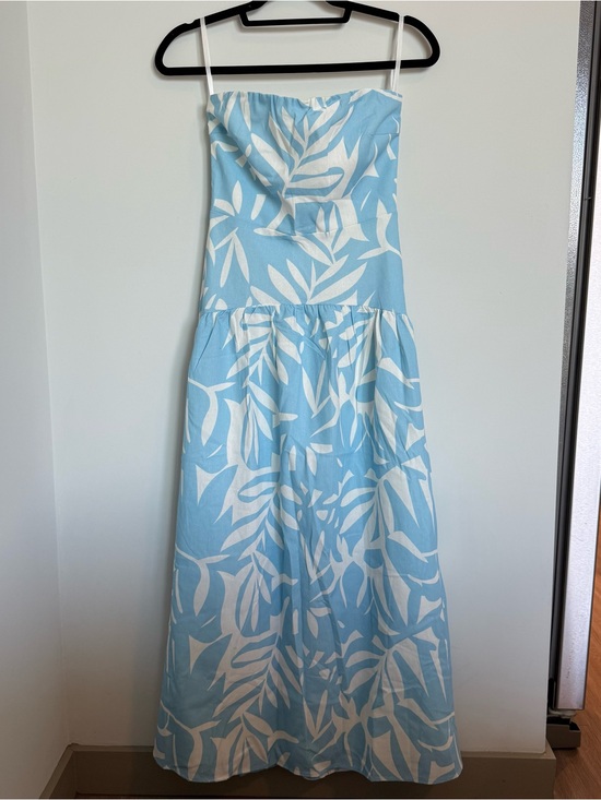 Seven Wonders Dresses & Skirts - NWT Seven Wonders Light Blue & White Leaf Print Strapless Maxi Dress